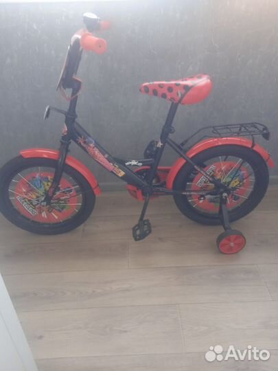 Детский четырёх колёсный велосипед
