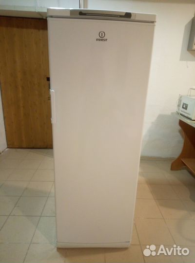Холодильник indesit
