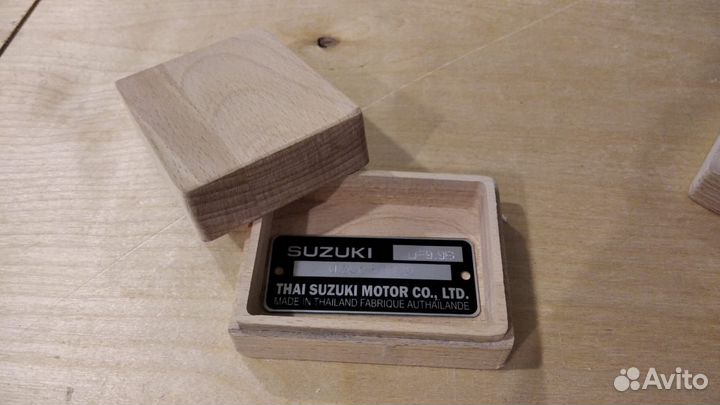 Изготовление шильдиков и наклеек с VIN номером