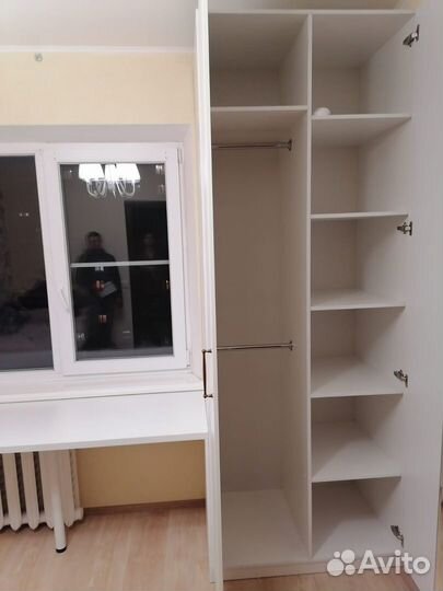 Столы письменные с пеналами и тумбами