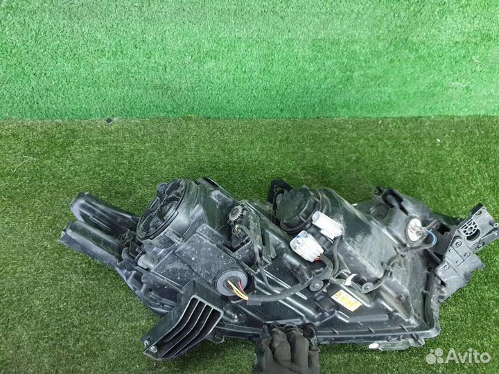 Фара левая Mitsubishi Outlander