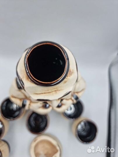 Рюмка и кувшин