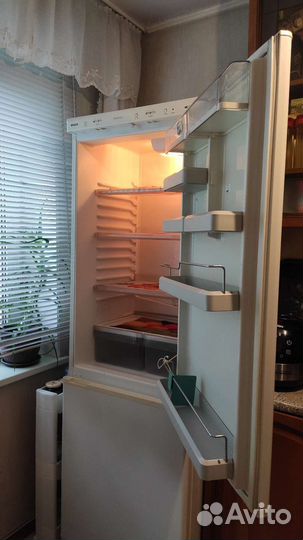 Холодильник Bosch kgs