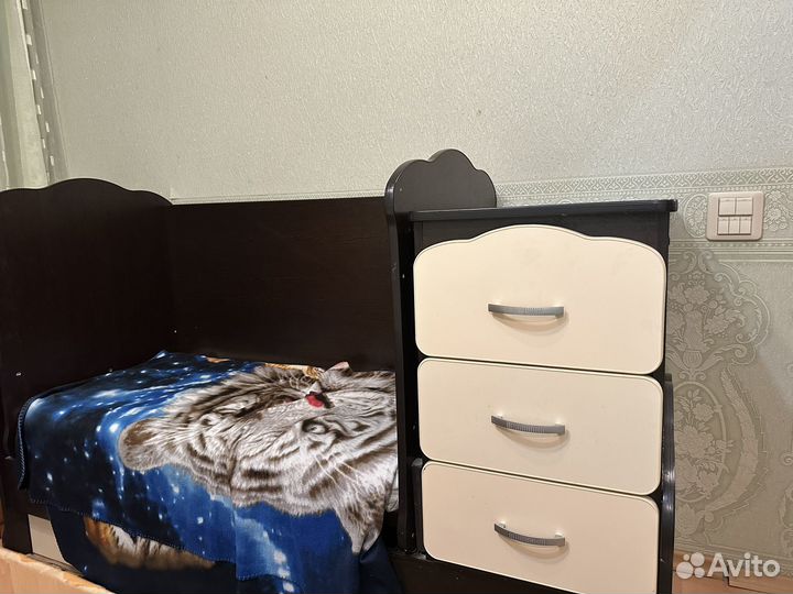 Детская кровать, с местом для пеленания