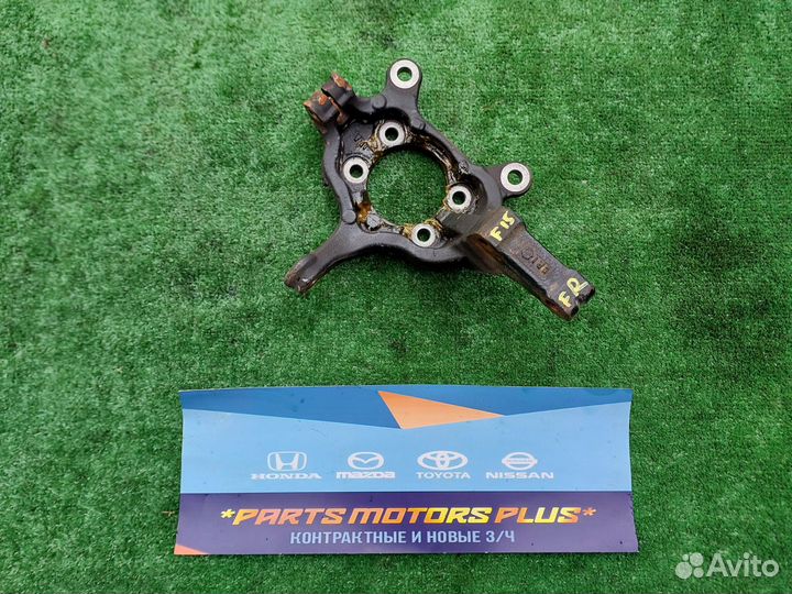 Кулак поворотный передний правый Ниссан Жук F15