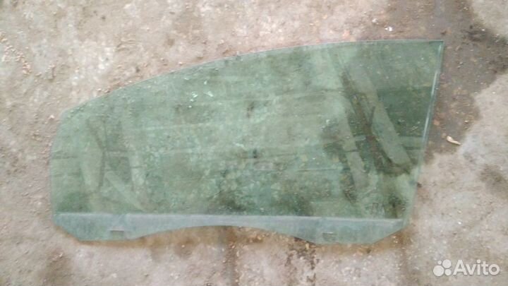 Левое переднее стекло Volkswagen Golf Plus 2013 г