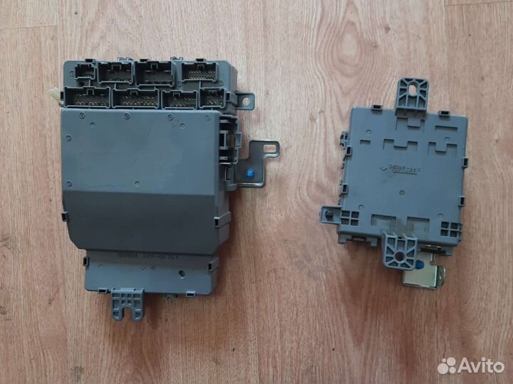 Блок предохранителей салонный Honda Legend