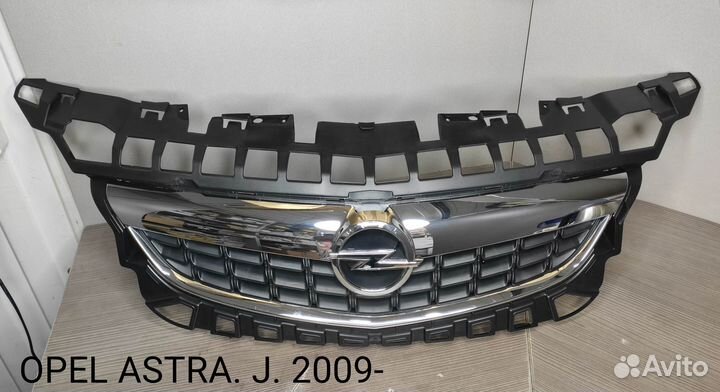 Решетка радиатора Astra J