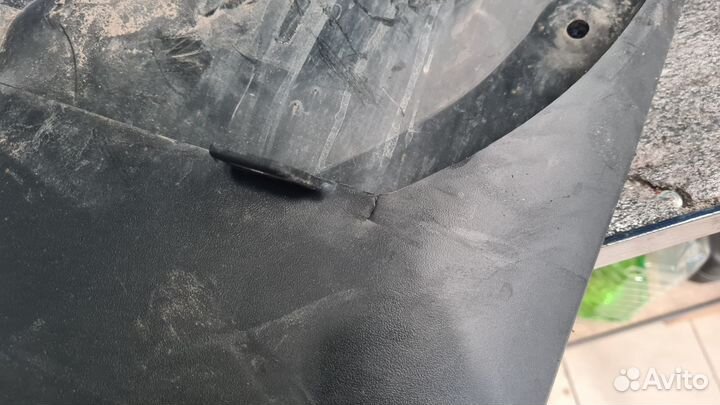 Брызговик задний правый toyota land cruiser 200