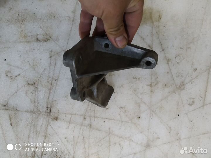 Кронштейн генератора Jeep Cherokee xj
