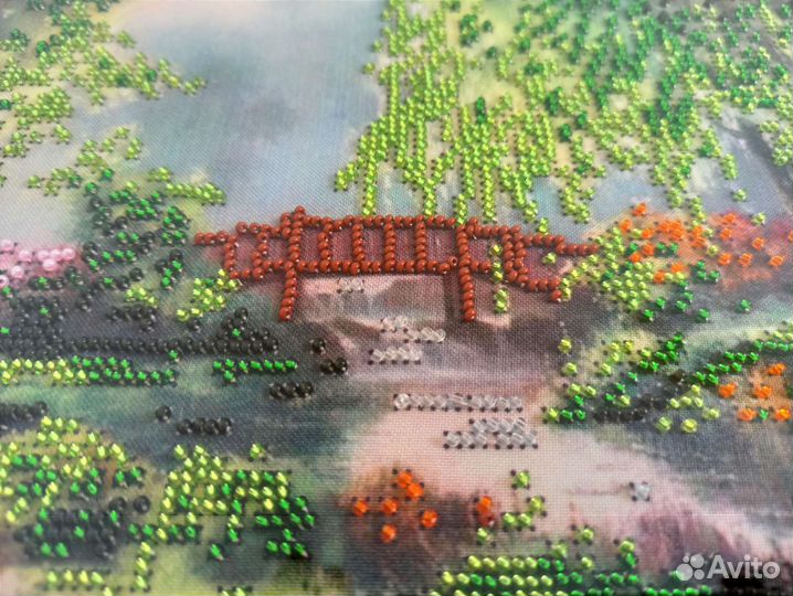 Картины в раме с вышивкой бисером