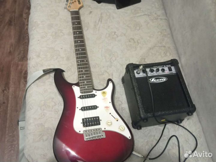 Электрогитара Yamaha + комбоусилитель + медиаторы