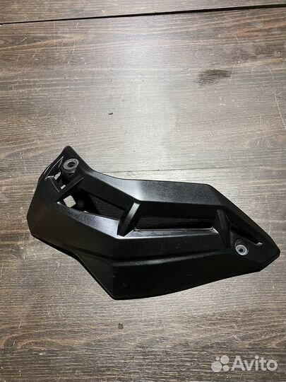 Левая накладка для kawasaki z900 17-19