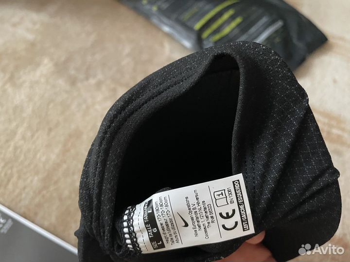 Щитки защитные футбольные Nike