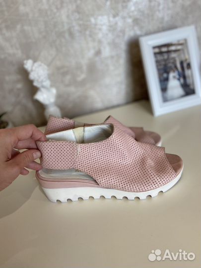 Сандалии zara
