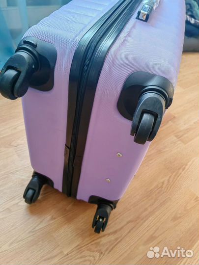 Продам чемодан