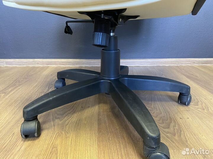 Компьютерное кресло. Кресло руководителя