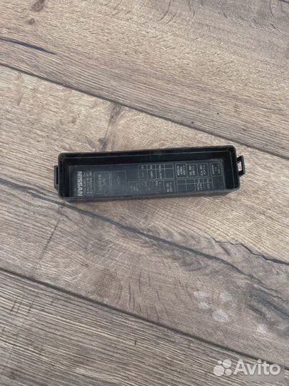 Крышка блока предохранителей Nissan Teana 2.0