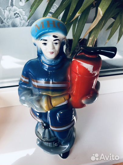 Статуэтка. Бутылка