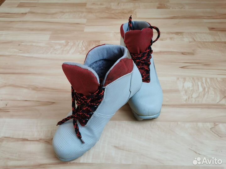 Ботинки лыжные женские 38-39 размер