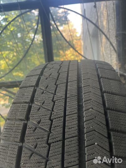Bridgestone Blizzak VRX 245/45 R18