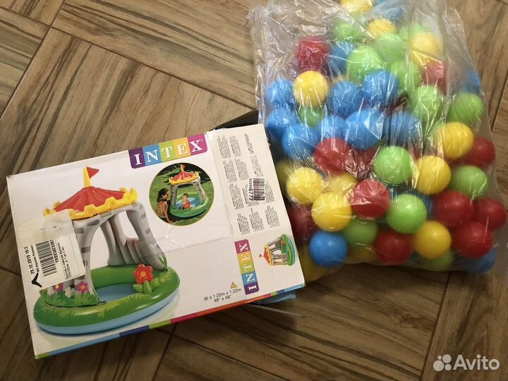 Надувной бассейн-замок и шарики