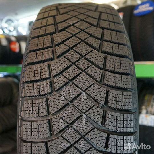 Pirelli Ice Zero FR 225/55 R17