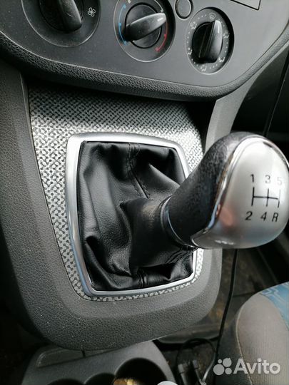 Рамка для ручки МКПП Ford C-Max