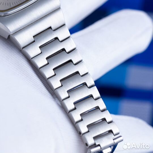 Оригинал Omega Constellation Megaquartz 300 khz