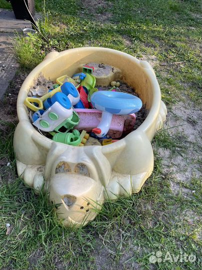 Песочница с крышкой