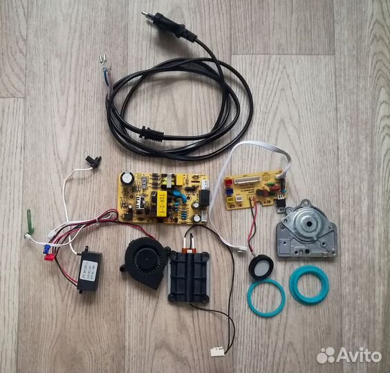 Увлажнитель Electrolux EHU-3710D на запчасти