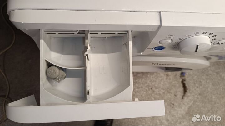 Стиральная машина Indesit (состояние новой)