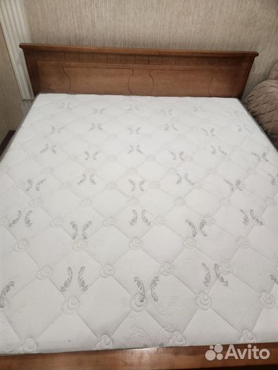 Кровать двухспальная с матрасом бу