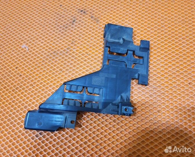 Кронштейн фары передний правый Audi Q5 I 8R cdnc