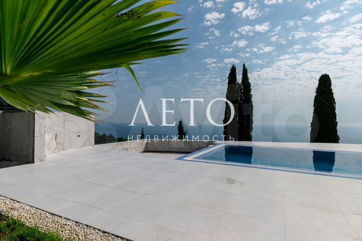 Коттедж 220 м² на участке 6 сот.