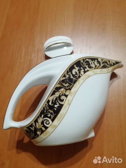 Чайник фарфор новый винтажный CHN&CHN