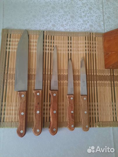 Набор кухонных ножей с подставкой