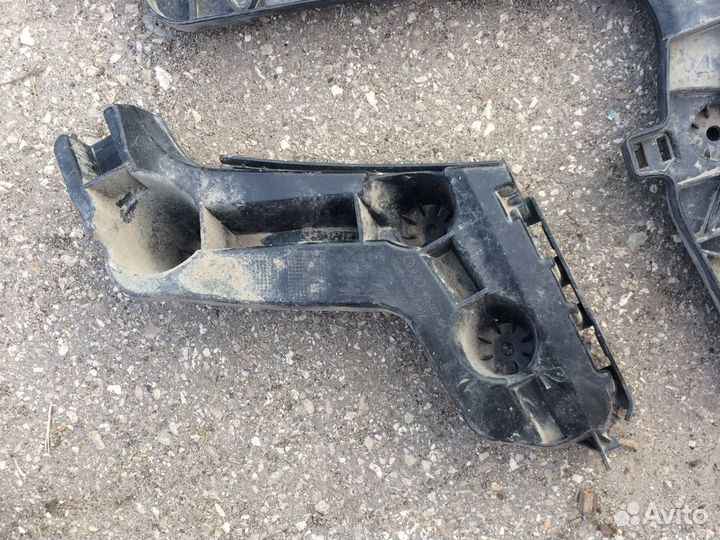 Крепление заднего бампера audi a6 C8 цена за шт