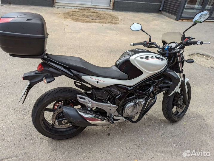 Продам мотоцикл Suzuki SFV Gladius 400