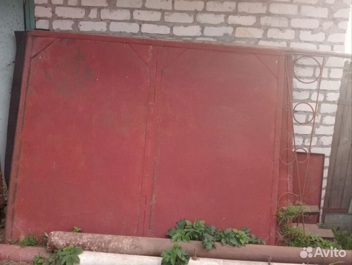 Железные ворота и калитка