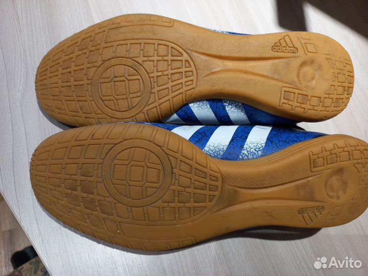 Футбольные бутсы adidas