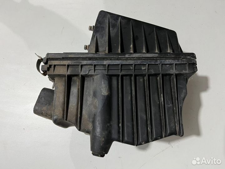 Корпус воздушного фильтра Nissan Maxima A32