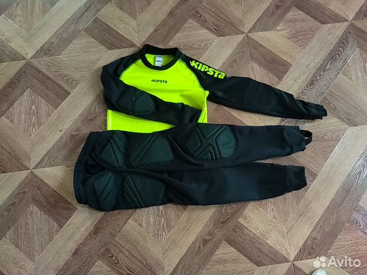 Футбольная форма для вратаря,рост 133-142. Декатло