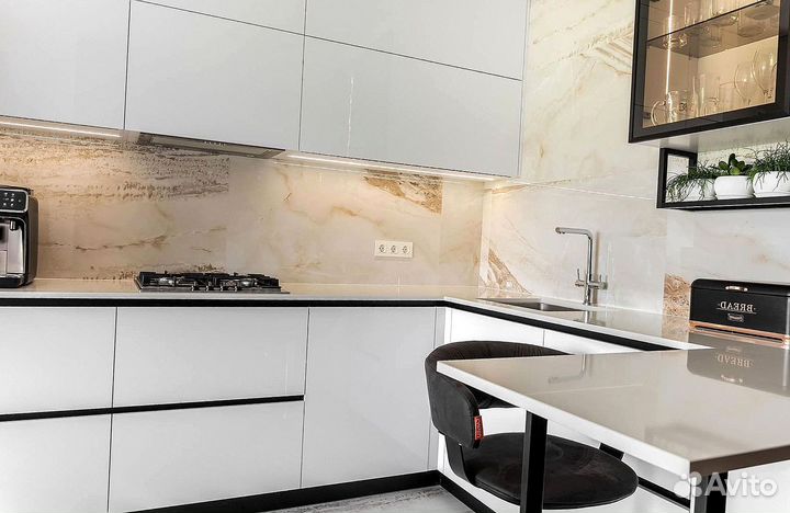 Кухня в потолок