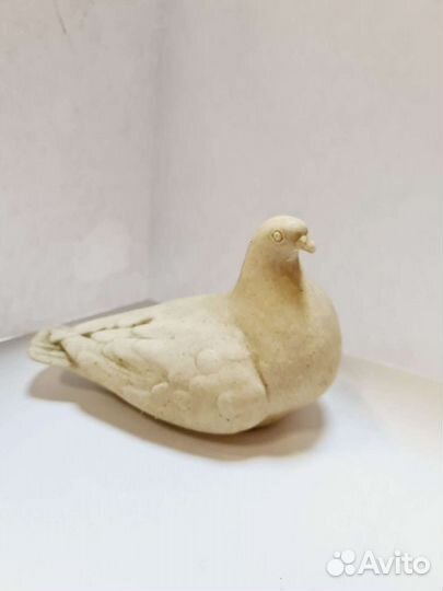 Статуэтка Голубь, бисквит. Высота 7 см