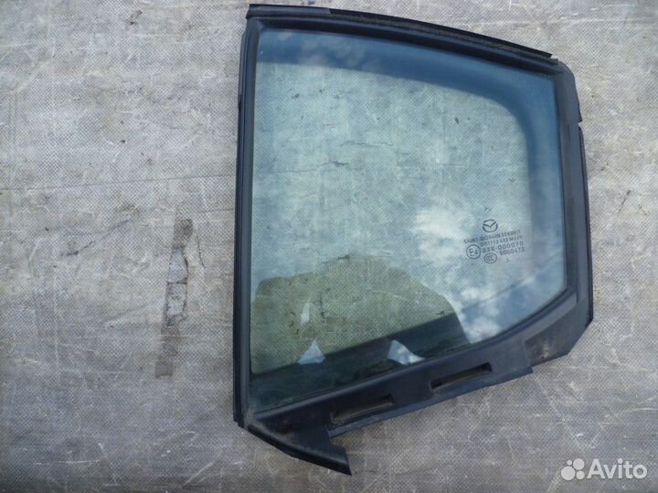 Мазда 3 Стекло двери задней левой (форточка)