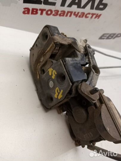 Замок боковой двери задний левый Mazda 323 хетчбек