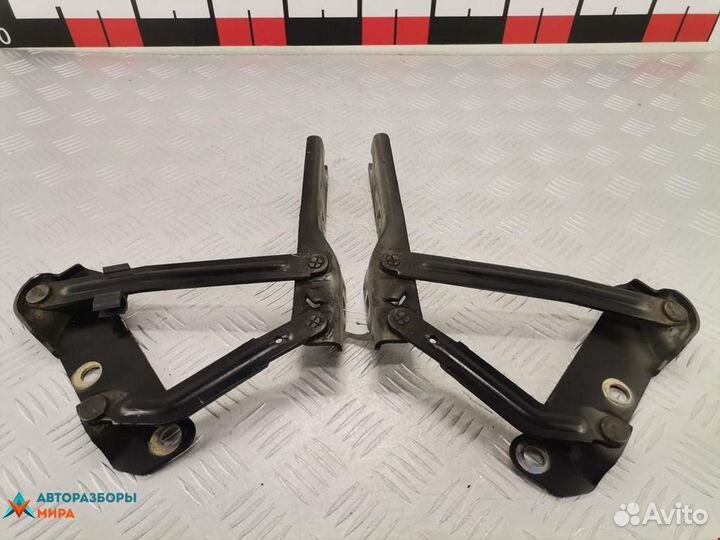 Петля капота Saab 9-5 2-й рест. 2006 4852877