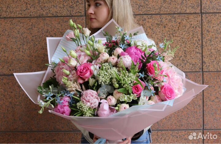 Букеты и композиции с гортензией и пионами