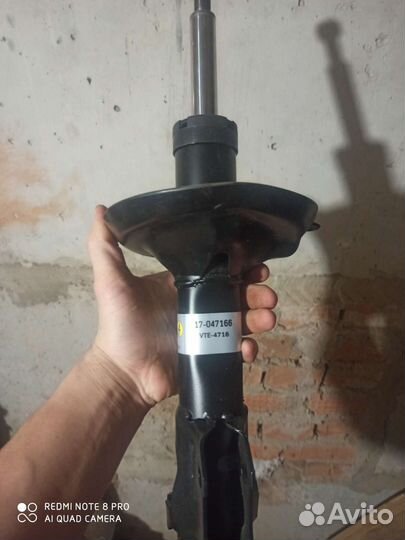 Амортизатор задний на Volkswagen Passat